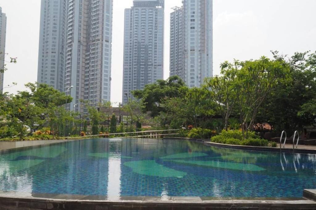 1 Bedroom Apartment Near Central Park Mall Jakarta Exterior photo