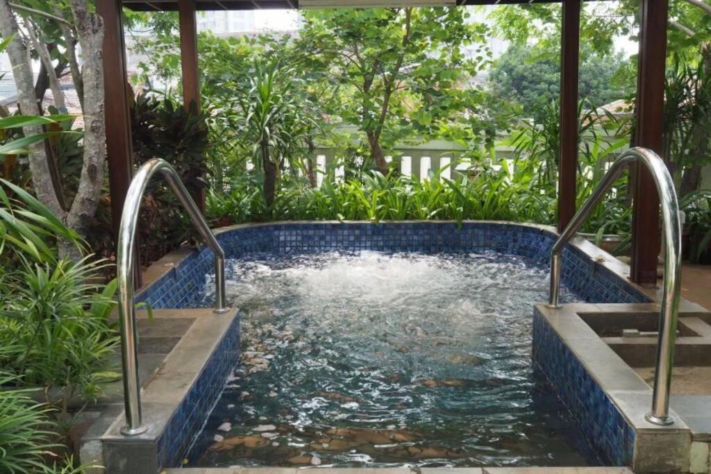 1 Bedroom Apartment Near Central Park Mall Jakarta Exterior photo